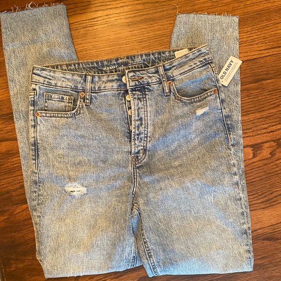 Old Navy Extra High-Waisted Button-Fly Pop Icon Cut-Off Skinny Jeans - Picture 4 of 5